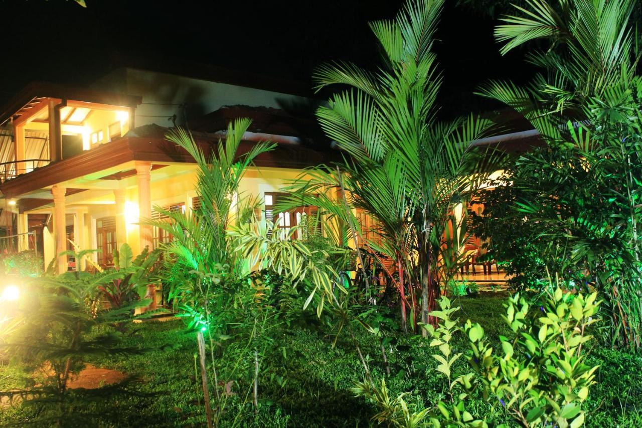 Hotel Bejewelled Sigiriya Exterior photo